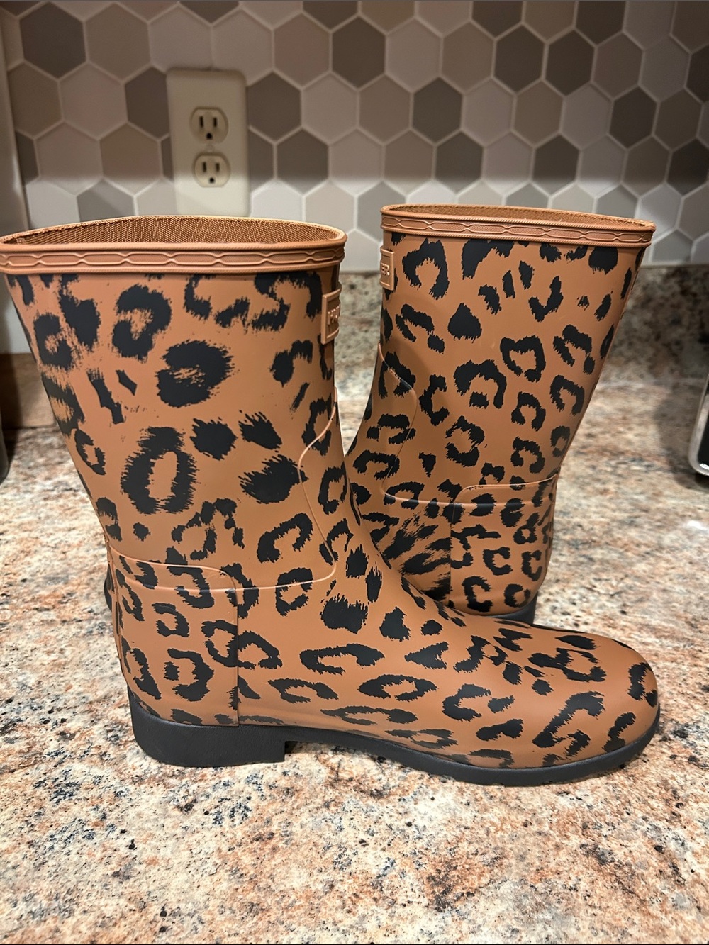 Hunter Original Refined Short Leopard Print Short Rain Boots — Worn Once 9 - Picture 5 of 14
